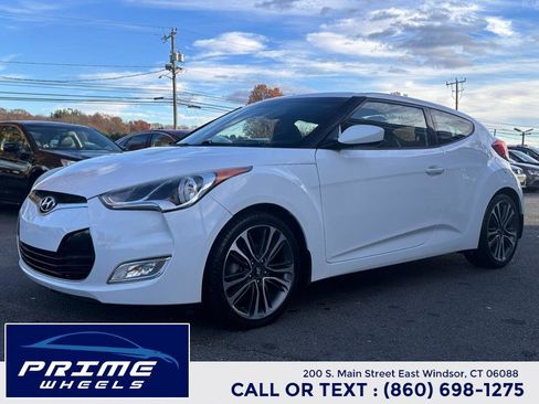 Used 2016 Hyundai Veloster w/ Option Group 02 image 3