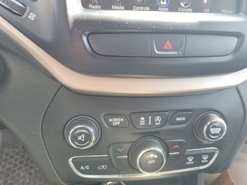 Used 2016 Jeep Cherokee Latitude w/ Cold Weather Group image 37