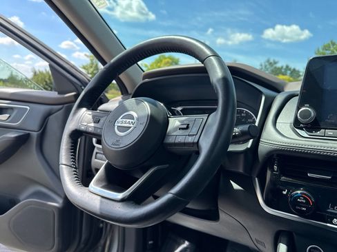 Used 2021 Nissan Rogue SV w/ Premium Package AWD/4WD image 17