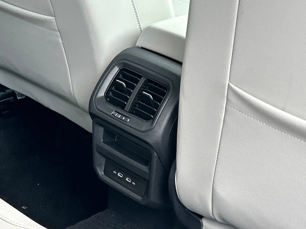 New 2026 Volkswagen Taos SE FWD image 47