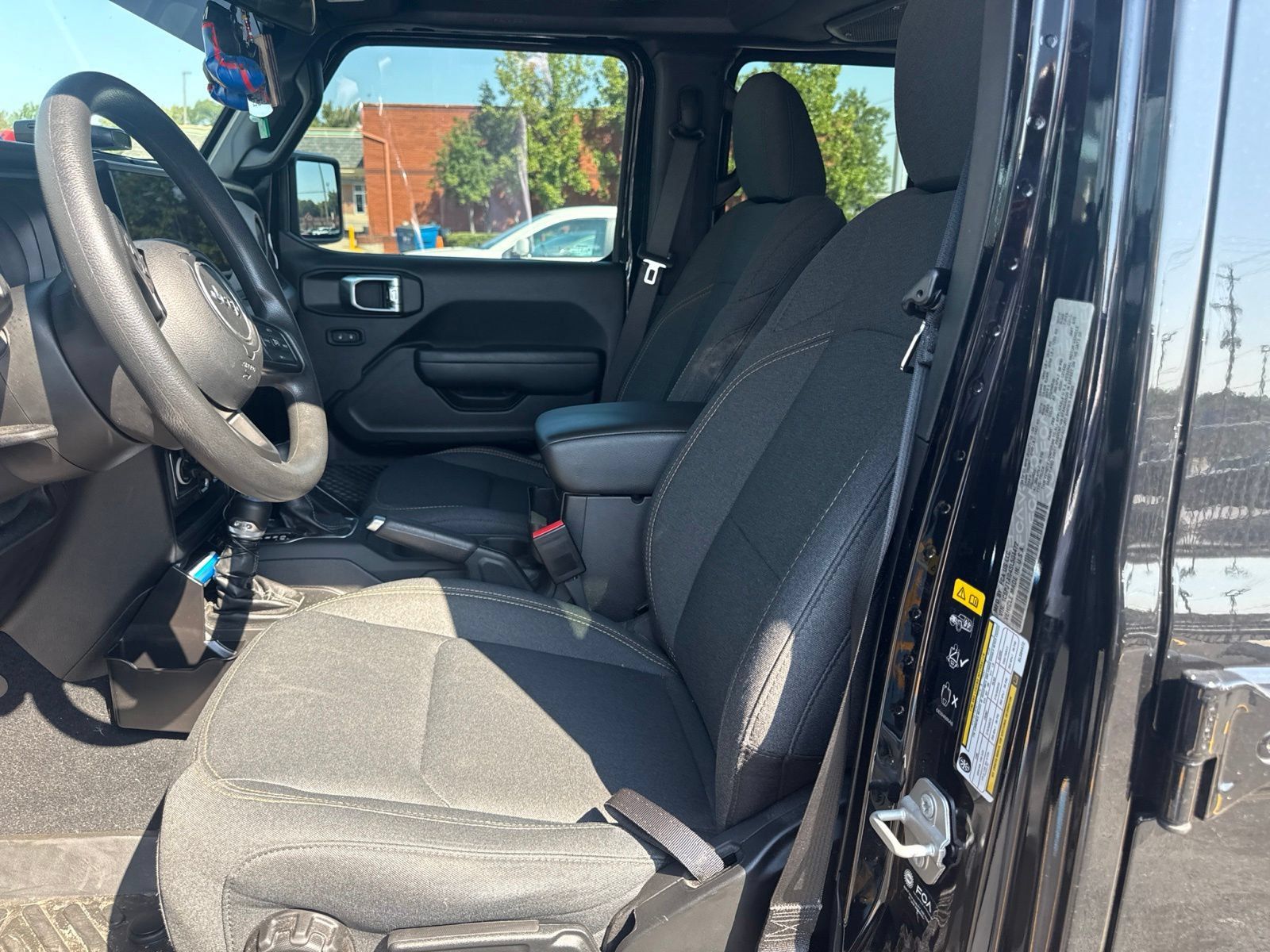 Used 2025 Jeep Gladiator Sport AWD/4WD image 9