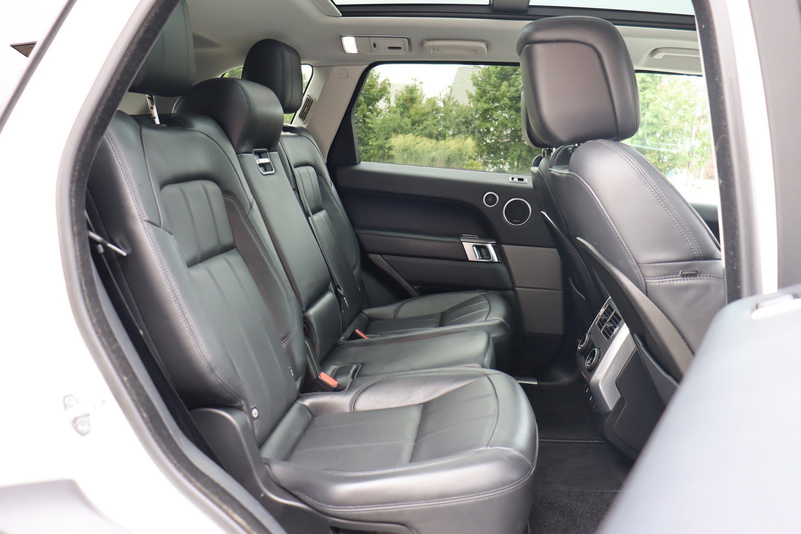 Used 2018 Land Rover Range Rover Sport HSE AWD/4WD image 19