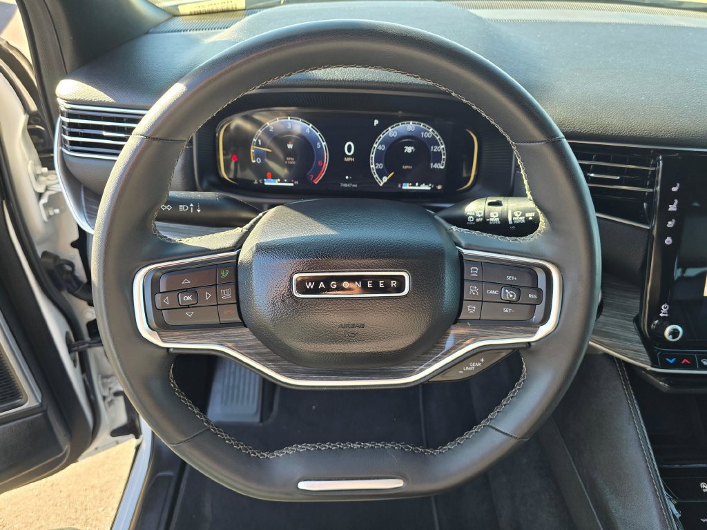 Used 2024 Jeep Wagoneer L Series II w/ Flexible Seating Group AWD/4WD image 18