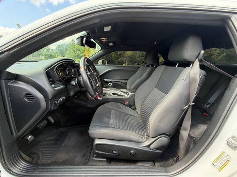 Used 2019 Dodge Challenger SXT RWD image 9