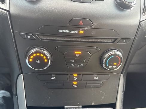 Used 2016 Ford Edge SE image 18