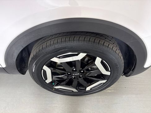 Used 2025 Kia Telluride S FWD image 11