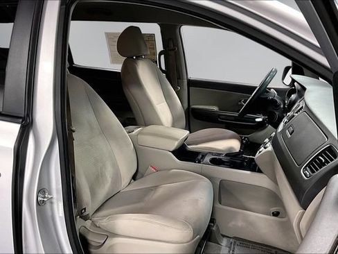 Used 2016 Kia Sedona L FWD image 28