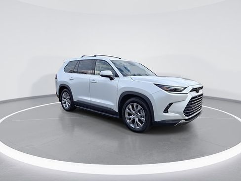 Used 2025 Toyota Grand Highlander Limited image 2