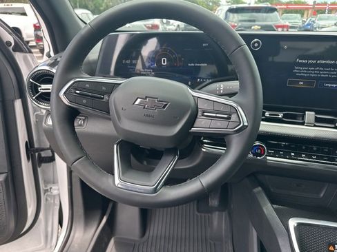 New 2026 Chevrolet Equinox LT w/ Convenience Package II image 2