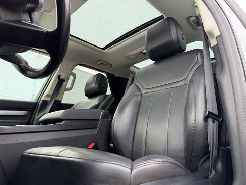 Used 2020 Land Rover Discovery Landmark image 12