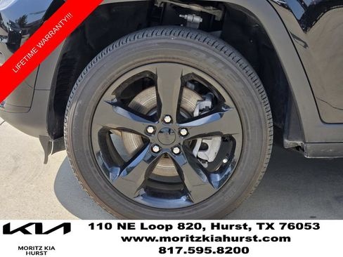 Used 2025 Jeep Grand Cherokee L Laredo RWD image 18