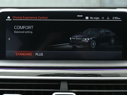 Used 2021 BMW 750i xDrive w/ Executive Package image 41