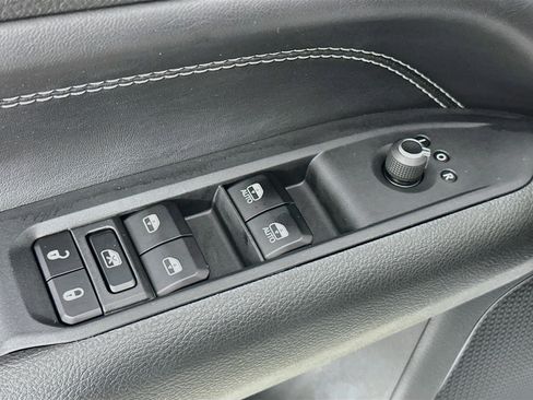 Used 2023 Jeep Compass Latitude w/ Sun and Sound Group AWD/4WD image 17