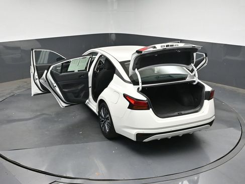 Used 2025 Nissan Altima 2.5 SV FWD image 49