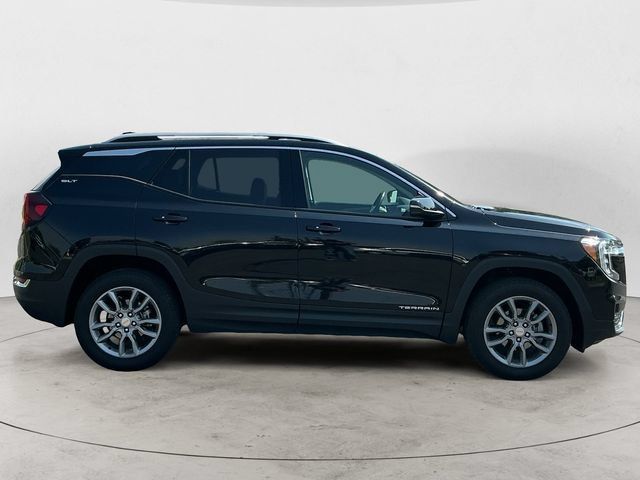 Used 2024 GMC Terrain SLT AWD/4WD image 4