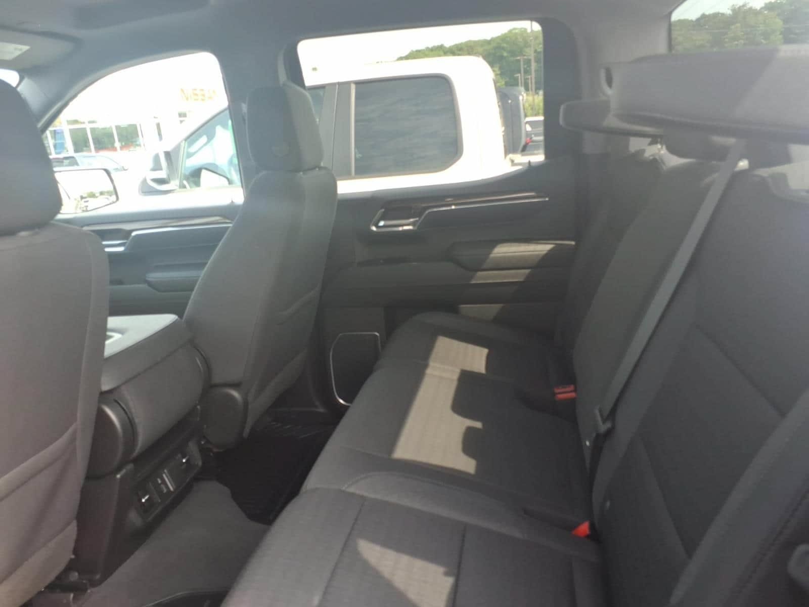 Used 2023 Chevrolet Silverado 1500 LT AWD/4WD image 8