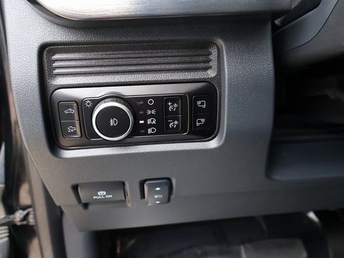 Certified 2025 Ford F350 Lariat w/ Chrome Package image 25