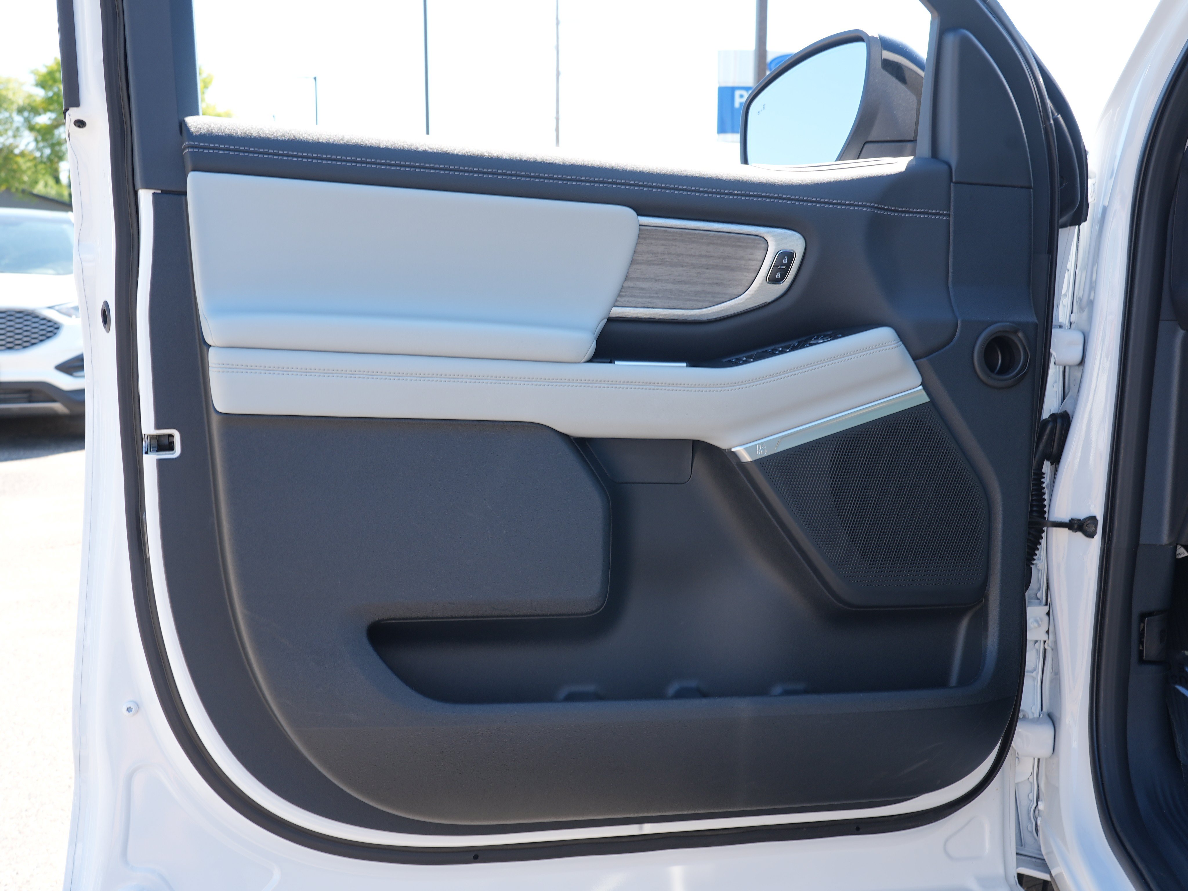 Used 2025 Ford Expedition Max Platinum AWD/4WD image 16