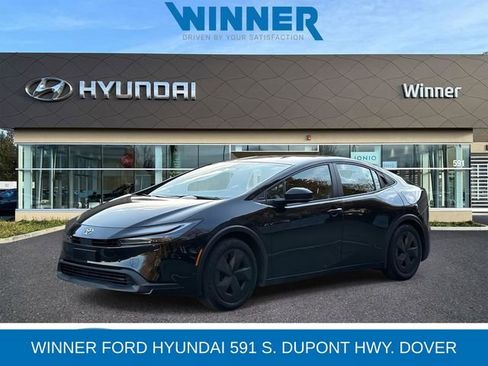 Used 2025 Toyota Prius LE image 1