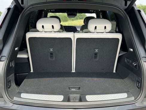 New 2026 Cadillac Vistiq Sport image 25