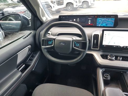 Used 2025 Ford Expedition Max Active RWD image 14