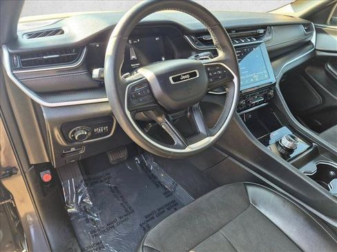 Used 2024 Jeep Grand Cherokee Altitude AWD/4WD image 11