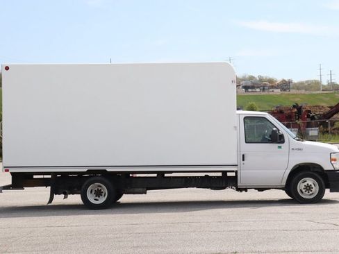 Used 2023 Ford E-450 and Econoline 450 Super Duty RWD image 10
