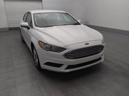 Used 2017 Ford Fusion SE w/ Fusion SE Technology Package image 14