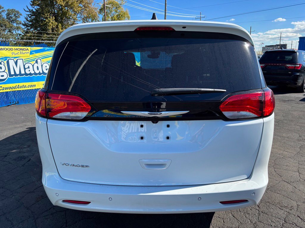 Used 2024 Chrysler Voyager LX FWD image 3
