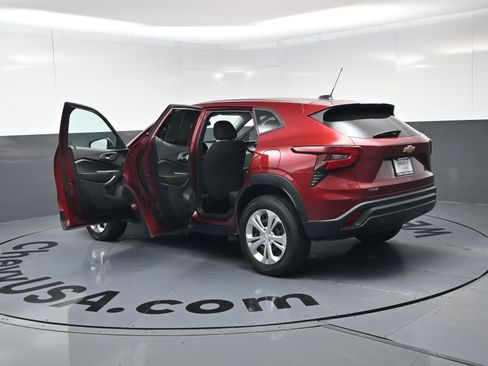 Used 2024 Chevrolet Trax LS w/ Driver Confidence Package image 28