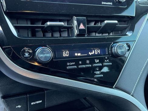 Used 2024 Toyota Camry SE image 20