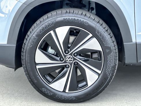 New 2026 Volkswagen Taos SE image 24