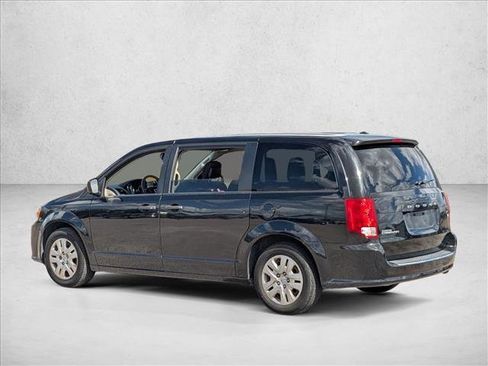 Used 2019 Dodge Grand Caravan SE w/ UConnect Hands-Free Group image 7