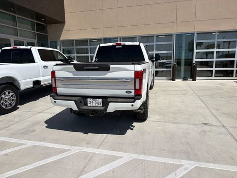 Used 2022 Ford F250 Platinum w/ FX4 Off-Road Package AWD/4WD image 6