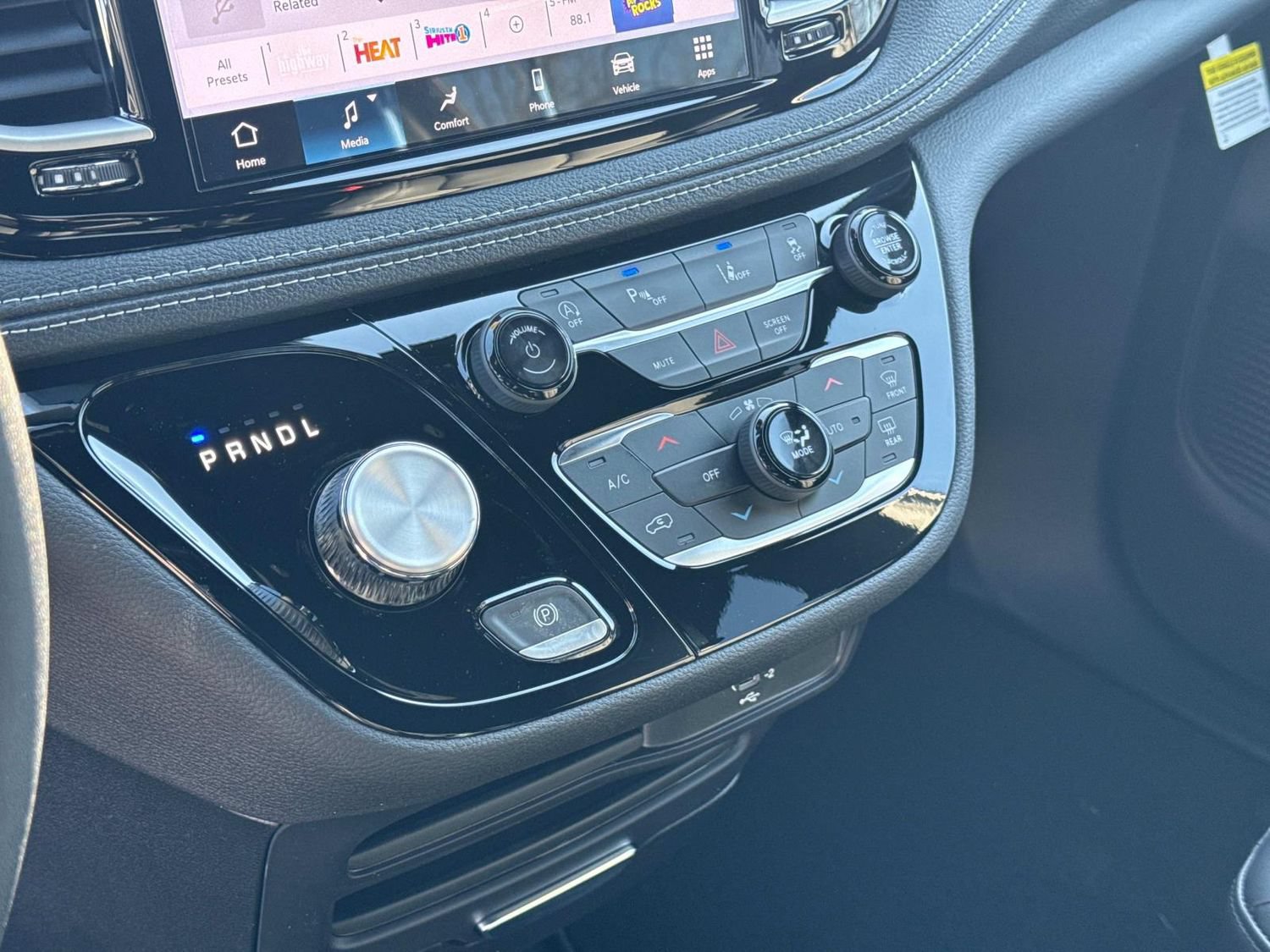New 2026 Chrysler Pacifica Select w/ S Appearance Package FWD image 30