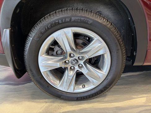 Used 2018 Toyota Highlander Limited AWD/4WD image 31