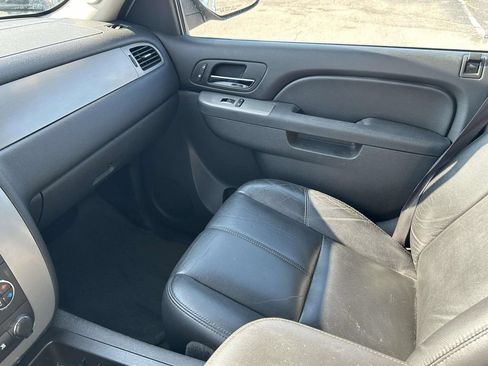 Used 2010 Chevrolet Avalanche LT w/ Luxury Package AWD/4WD image 33