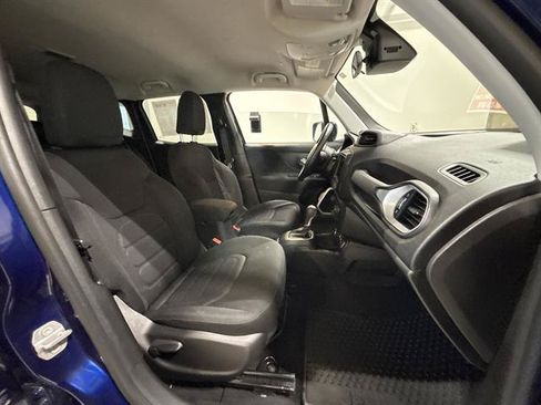 Used 2019 Jeep Renegade Latitude w/ Cold Weather Group AWD/4WD image 20