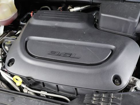 Used 2023 Chrysler Voyager LX FWD image 14