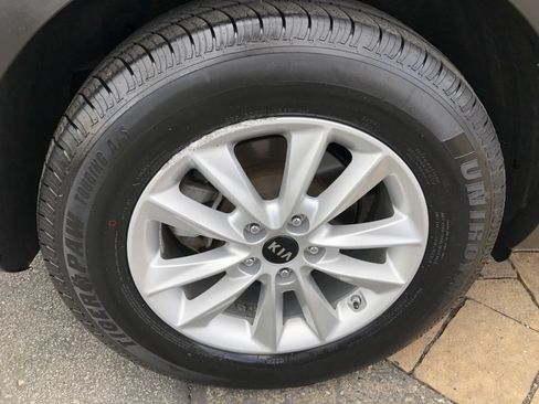 Used 2019 Kia Sorento AWD V6 image 11