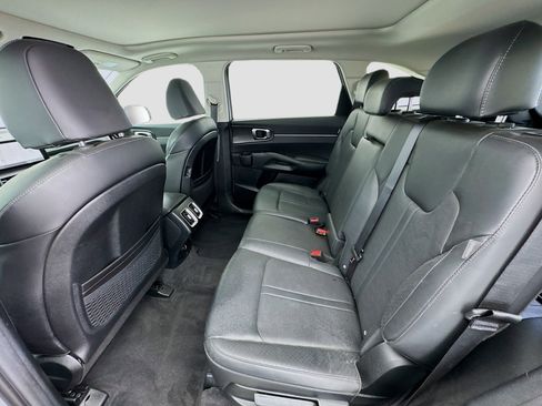Used 2025 Kia Sorento S w/ Panoramic Sunroof Package image 16
