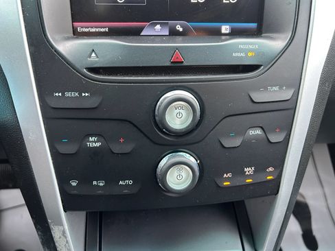 Used 2015 Ford Explorer XLT w/ Equipment Group 201A AWD/4WD image 21