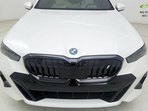 Used 2024 BMW i5 eDrive40i w/ Executive Package RWD image 17