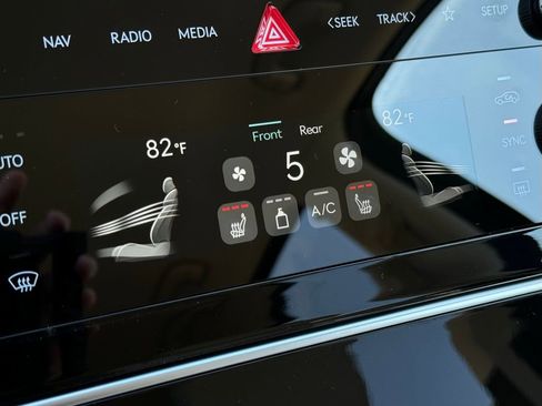 Used 2025 Genesis GV80 2.5T Standard image 31