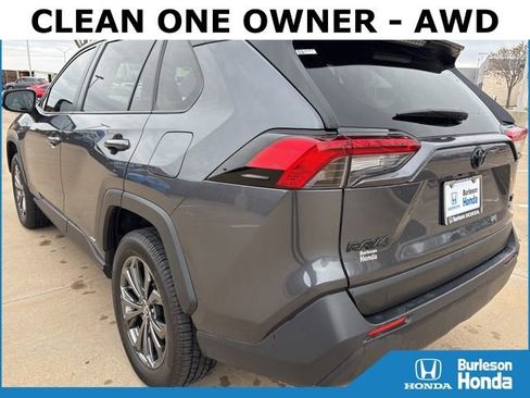 Used 2023 Toyota RAV4 XLE Premium image 4