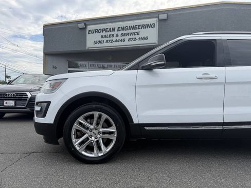 Used 2016 Ford Explorer XLT w/ Equipment Group 202A AWD/4WD image 11