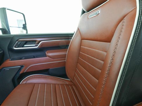 Used 2025 GMC Sierra 3500 Denali Ultimate image 28