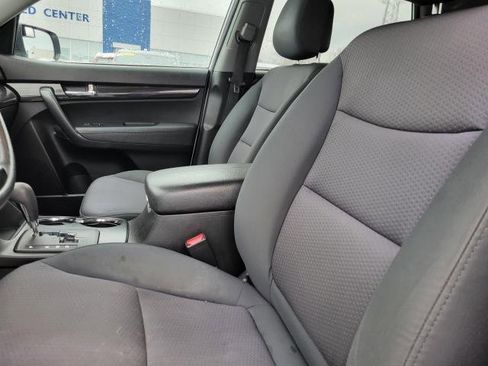 Used 2013 Kia Sorento LX w/ Value Pkg image 16