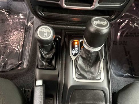 Used 2018 Jeep Wrangler Sport AWD/4WD image 22