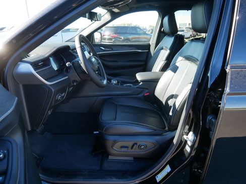 New 2025 Jeep Grand Cherokee L Limited w/ Luxury Tech Group II image 6